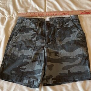 GAP 5” short, size 2